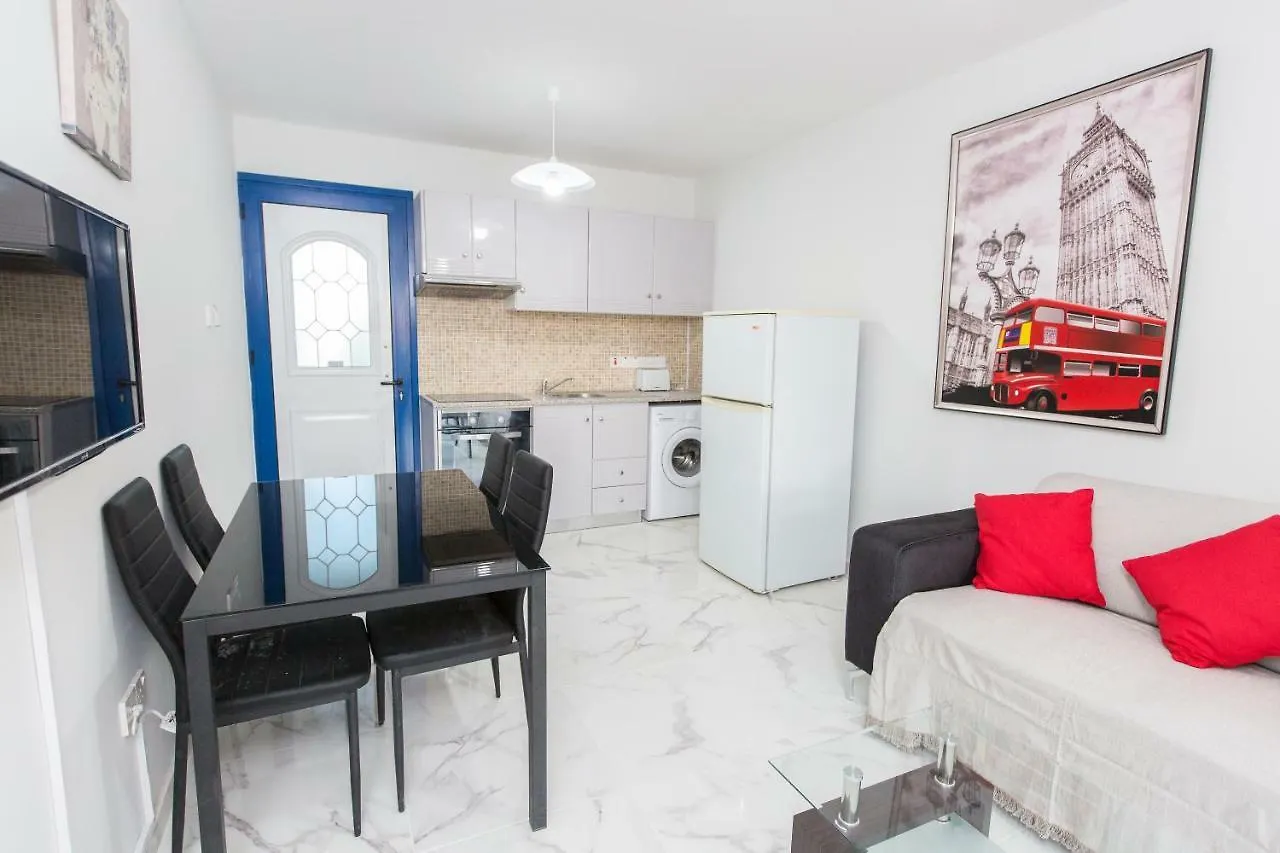 Must Stay - Evripidou Holiday Flats Ларнака Апартаменты
